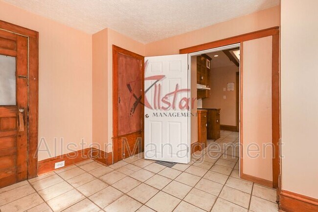 Building Photo - 458 Hillwood Dr
