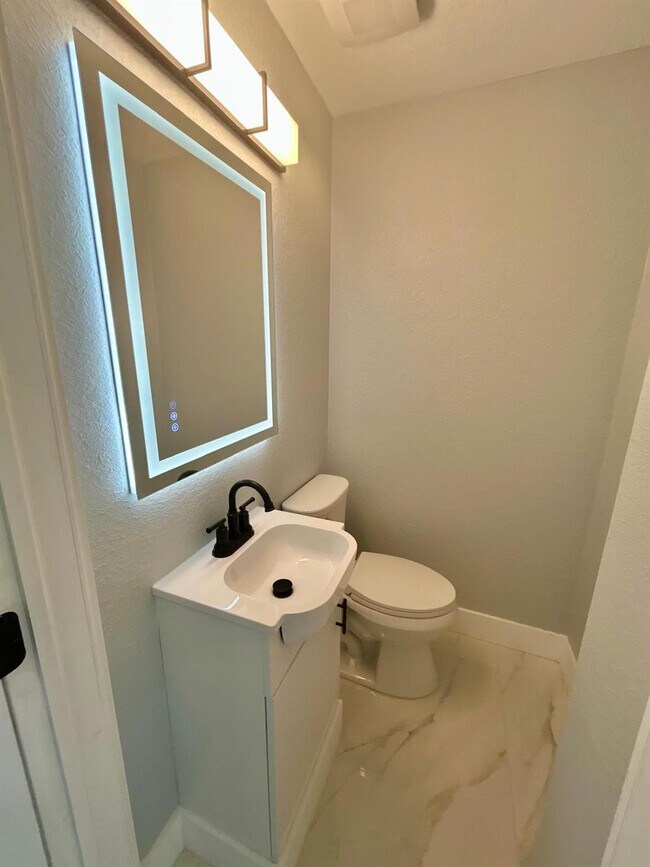 Building Photo - 3933 SW Kakopo St