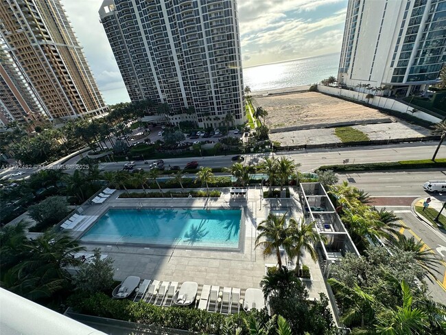 Primary Photo - 17550 Collins Ave