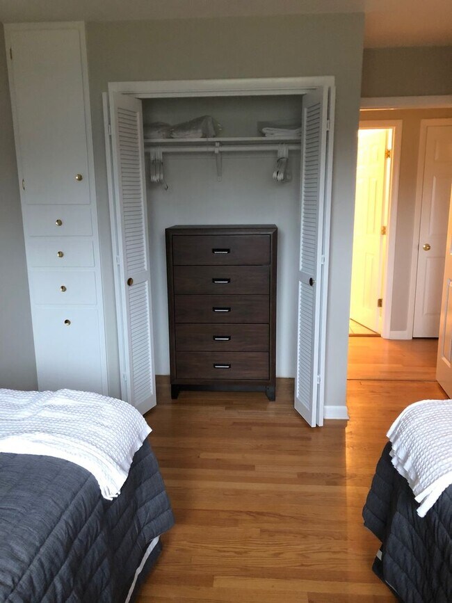 Building Photo - Charming 5 BD/3 BA down the street from Kelley and Luddy!