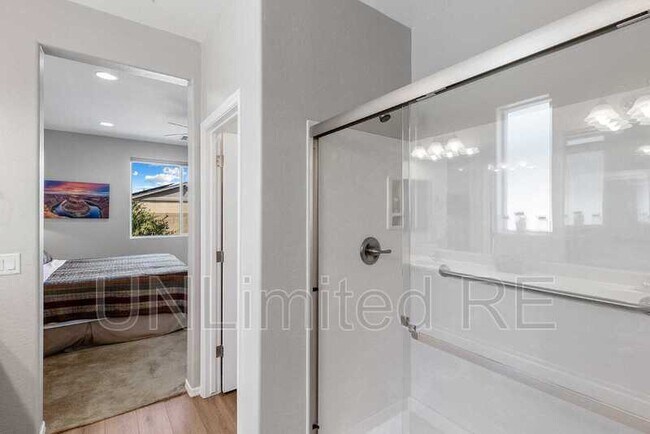 Building Photo - 1380 Warbler Wy