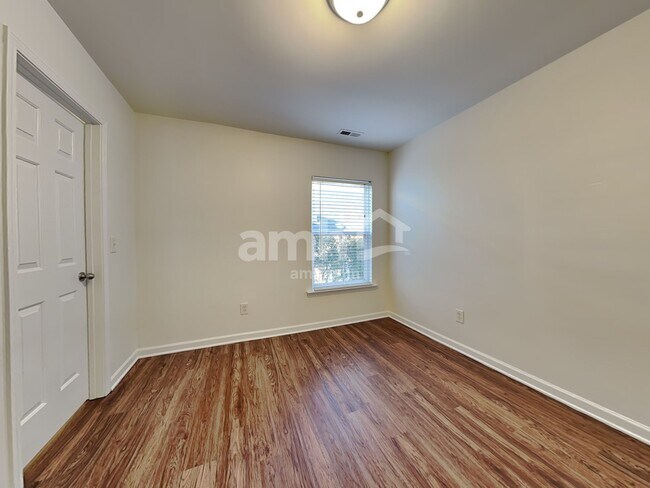 Building Photo - 204 Edgecroft Way