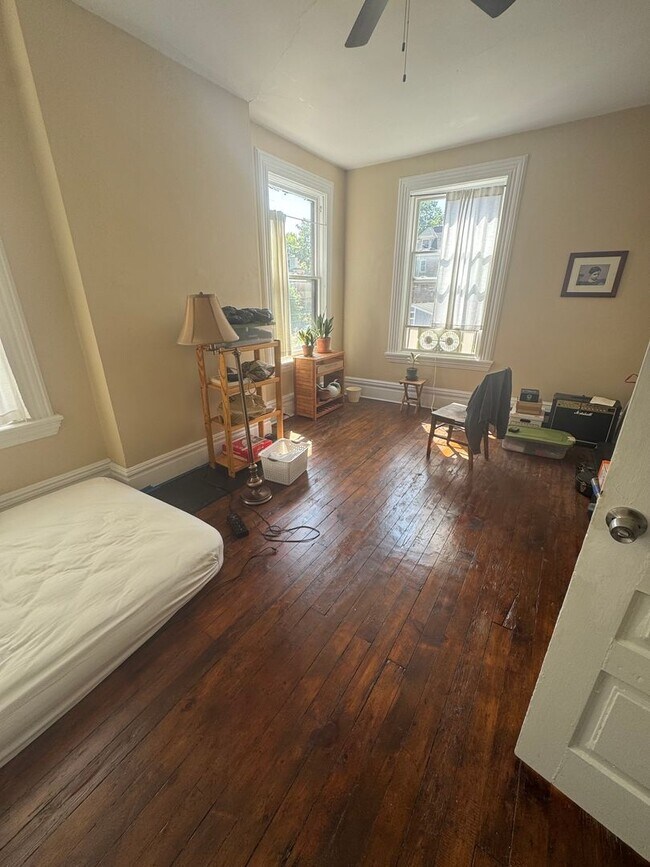 Building Photo - 5498 Hays Street