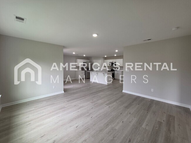 Building Photo - Modern Living in Brookwood Station!