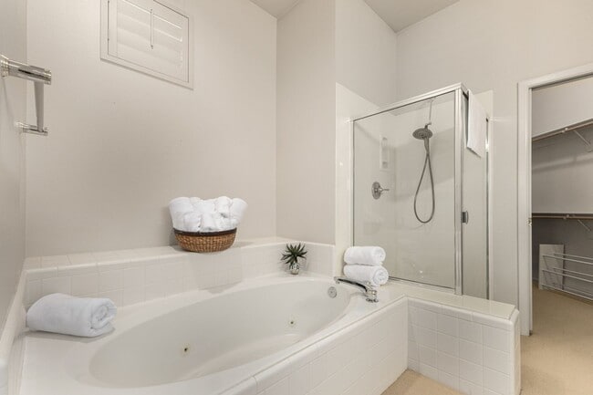 Building Photo - STUNNING Furnished OASIS 2 bed/2 bath Condo in McCormick Ranch