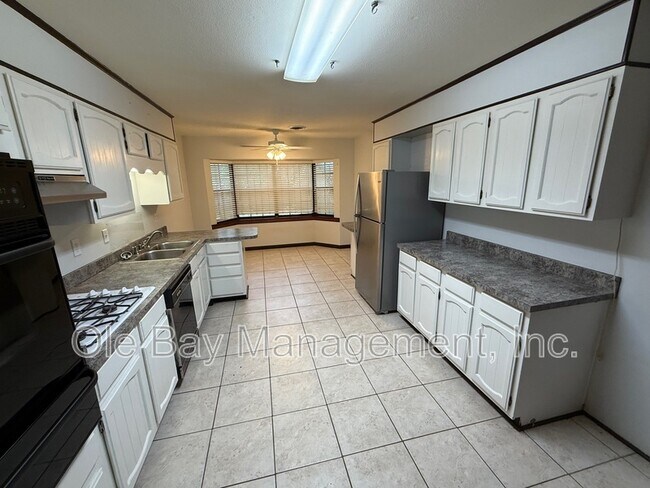 Building Photo - 702 Ynestra Dr