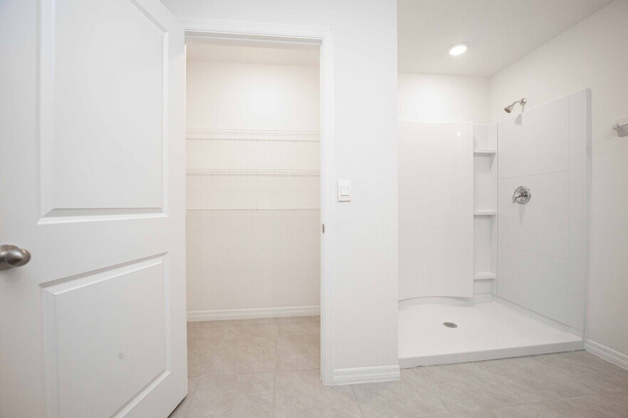 Building Photo - 5226 Dragonfly Dr