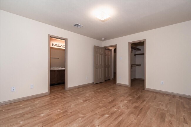 Building Photo - 5743 S Brenwood Dr