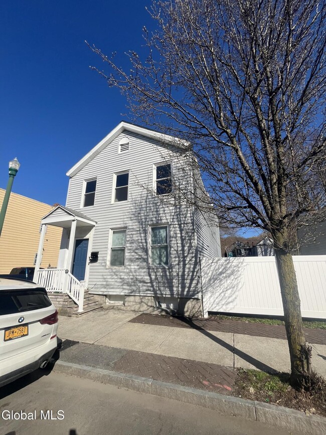 Building Photo - 508 2nd St