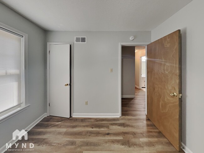 Building Photo - 3859 Hyacinth Dr