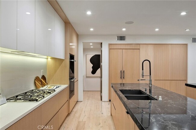 Building Photo - 4242 Vantage Ave