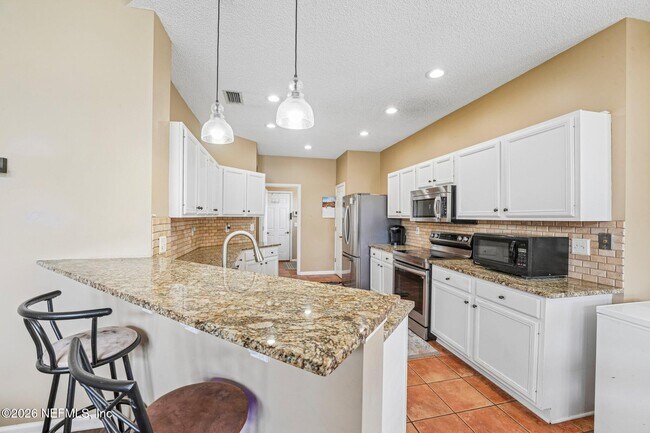 Building Photo - 1629 Sandy Springs Dr