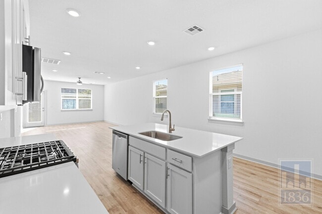Building Photo - 8129 Linnie Ln