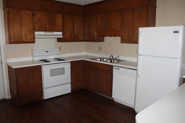 Building Photo - 2700 Doncaster Dr