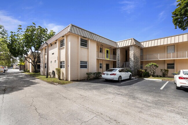 Building Photo - 10821 N Military Trl