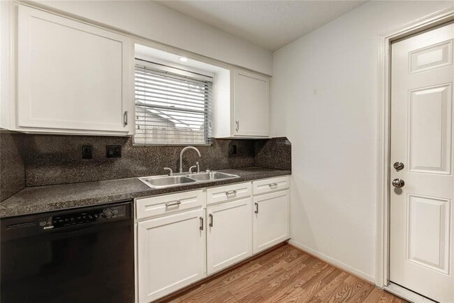 Building Photo - 12207 Meadowdale Dr