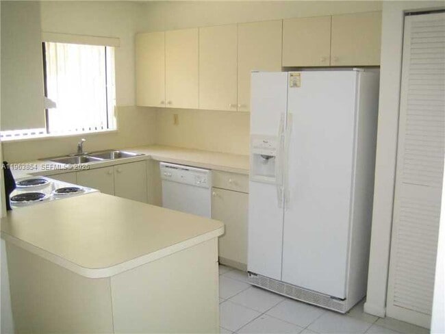 Building Photo - 6512 Kendale Lakes Dr