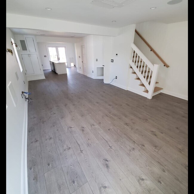 Living Room - 5003 South Dakota Ave NE