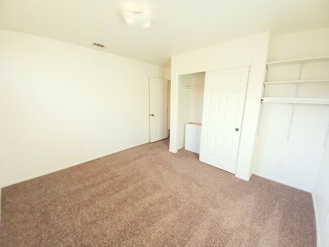 Building Photo - Spacious 3 bedroom, 2 bath with bonus room in Indian Cove