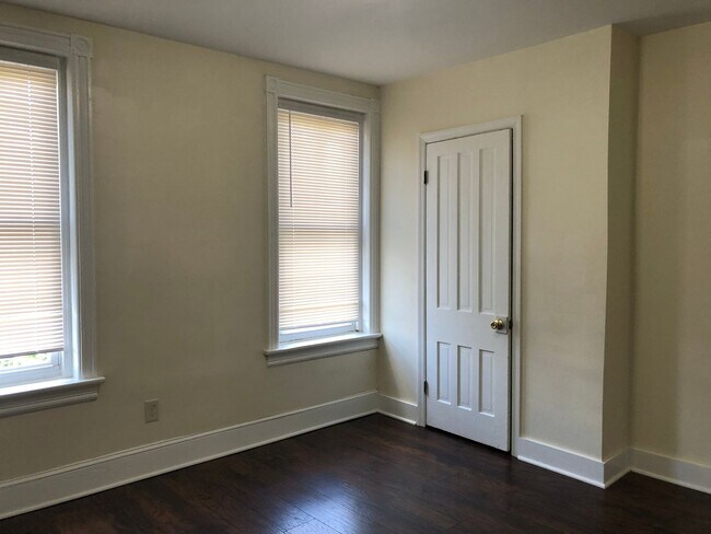 Building Photo - Fantastic 4 Bedroom/ 1 Bath Renovated Home...
