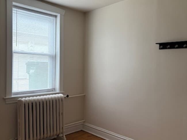 Building Photo - 847 Hannah Ave