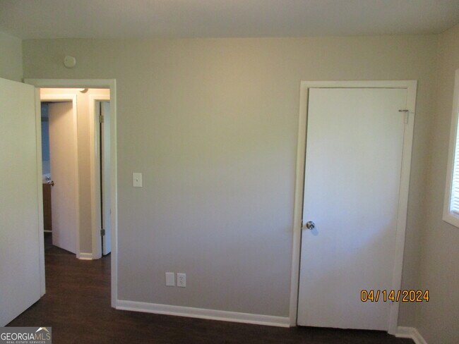 Building Photo - 2907 Palm Dr