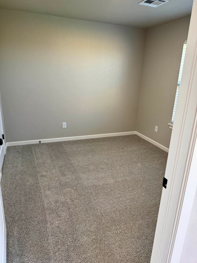 Building Photo - Brand New Duplex For Lease! 650 Juniper!
