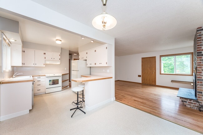 Building Photo - 3387 SE 10th Ave