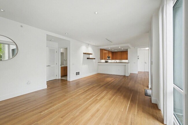 Building Photo - 235 Berry St