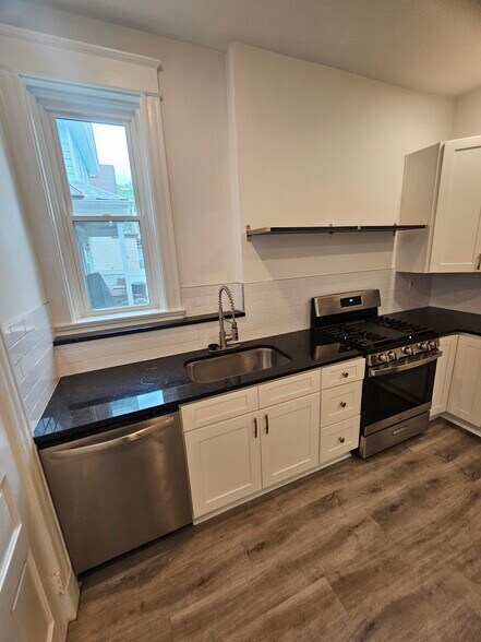 Kitchen - 3914 S Madison Ave