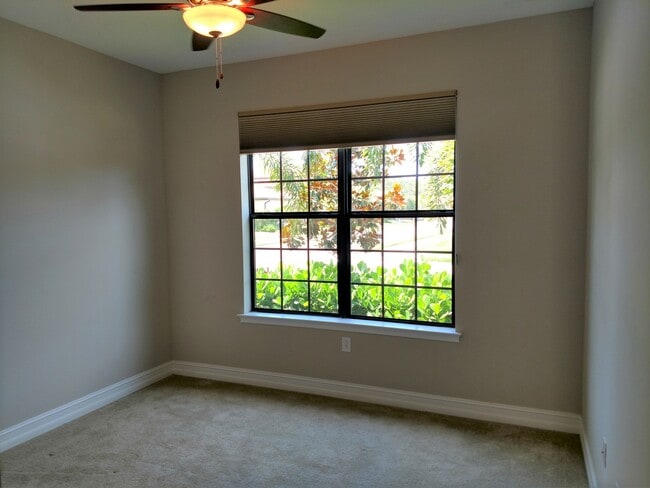 Building Photo - Unfurnished Annual Rental - Lovely 3 Bedroom Home in Calusa Park. Nicely upgraded and Pet Friendly