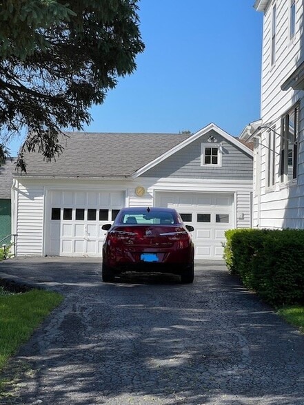 Building Photo - 1411 Fincke Ave