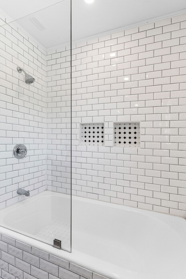 Building Photo - 306 Cordova Rd