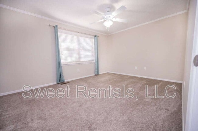 Building Photo - 415 Parkdale Dr