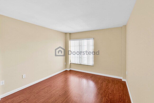 Building Photo - 4172 Inverrary Dr