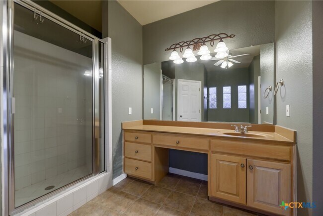 Building Photo - 2610 Fairwood Dr