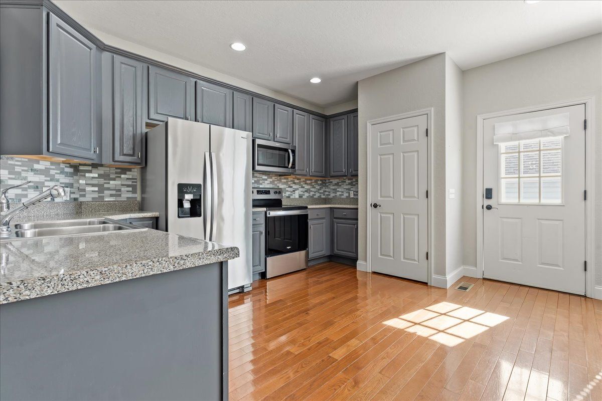 Building Photo - 410 Ashbury Cir