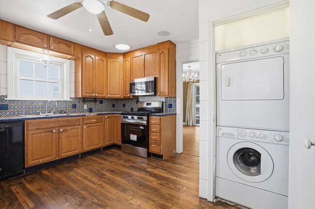 Building Photo - 2608 Highview Terrace