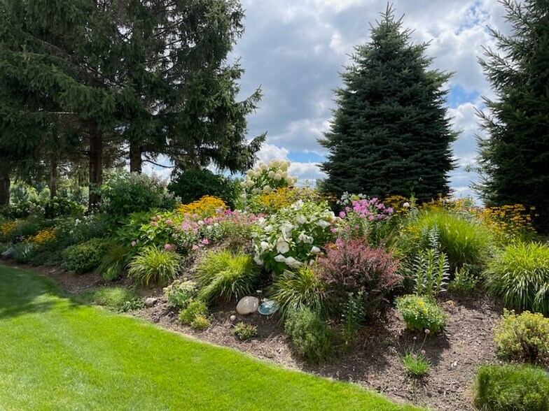 Building Photo - 855 Claremont Ct
