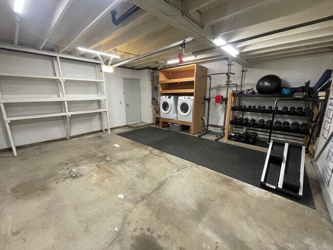 Building Photo - 1558 Wakefield Ave