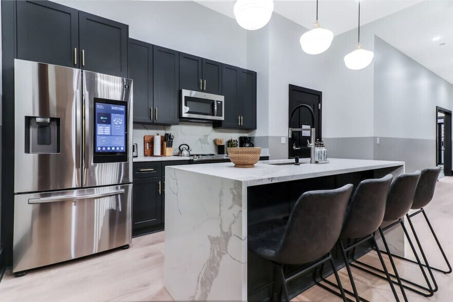 Building Photo - 1148 S Peters St