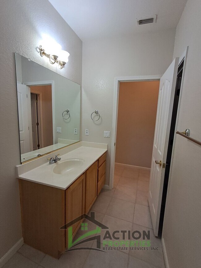 Building Photo - 400 Dumas Ct