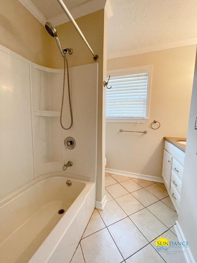 Building Photo - Spacious 4-Bedroom Home Minutes from Eglin AFB with a great home gym!