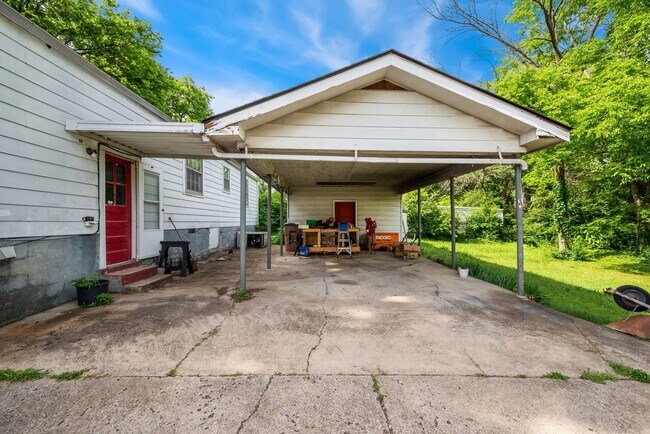 Building Photo - Charming North Nashville Cottage