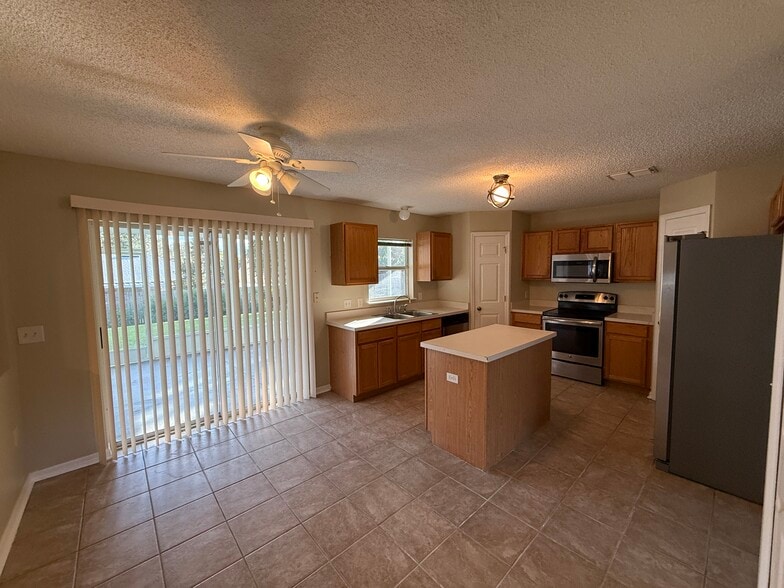 Building Photo - 1705 Lochshyre Loop