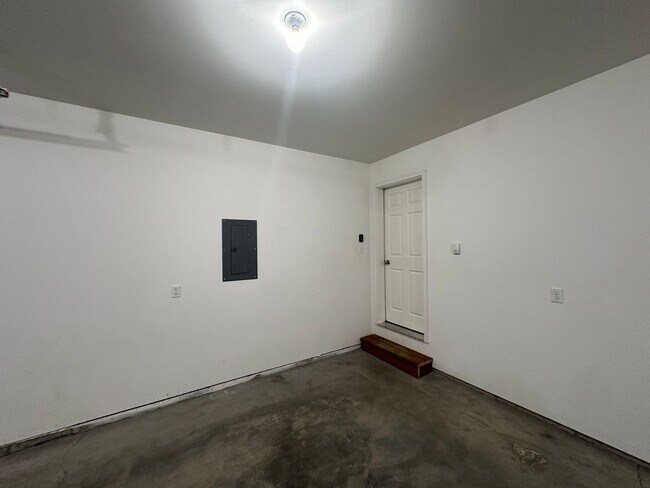 Building Photo - 1551 N Tinitun Cir