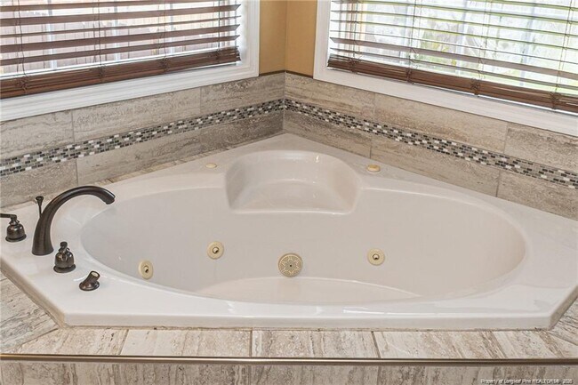 Building Photo - 1131 Curry Ford Dr