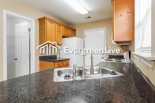 Building Photo - 120 Carrington Ln