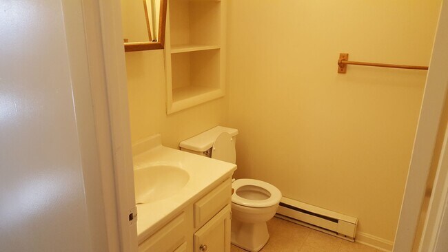 Building Photo - Charming Second-Floor Apartment in Havre de Grace!