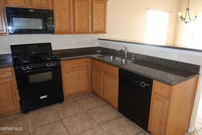 Building Photo - 10672 Canyon Sage Dr